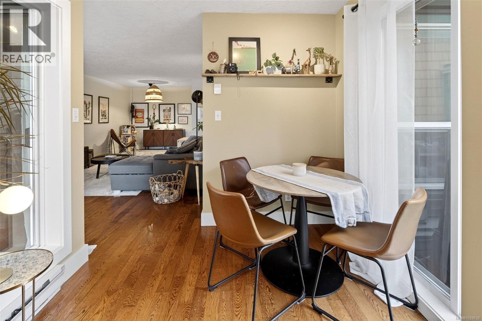 412 894 Vernon Ave, Saanich