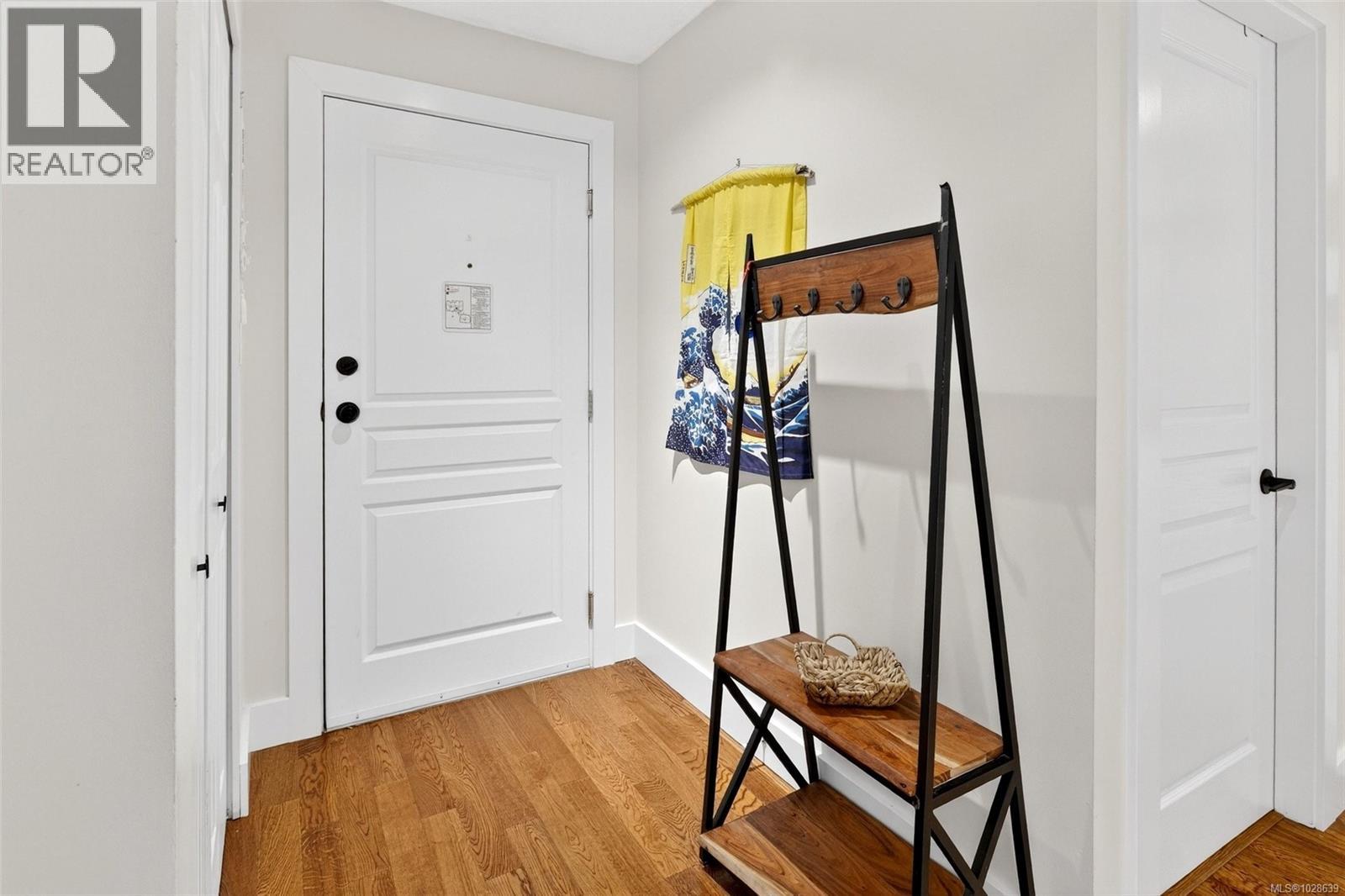 412 894 Vernon Ave, Saanich