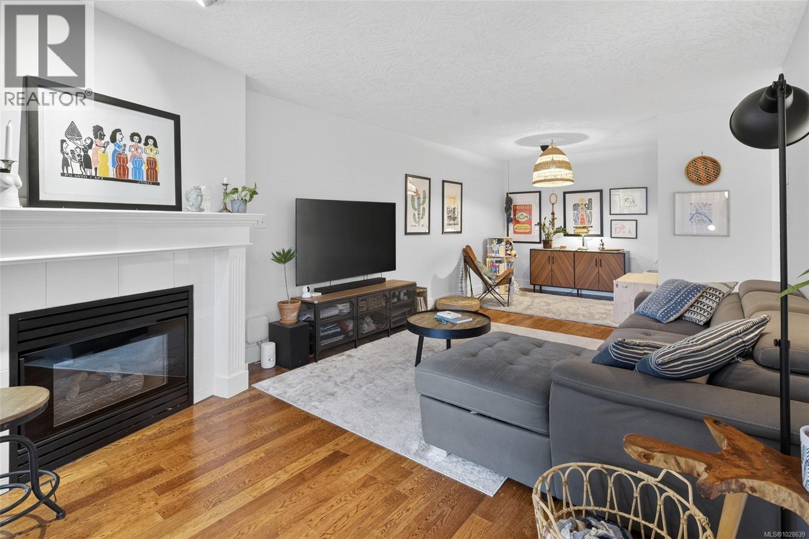 412 894 Vernon Ave, Saanich