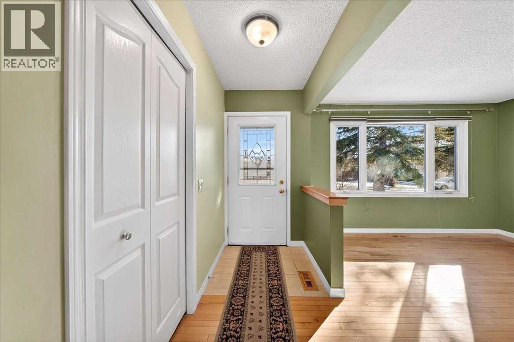 Single Family House Bungalow for Sale in  Pinegrove Close NE Pineridge Calgary 