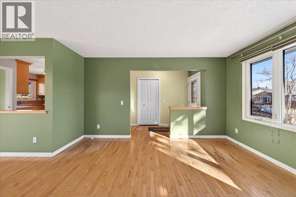 Single Family House Bungalow for Sale in  Pinegrove Close NE Pineridge Calgary 