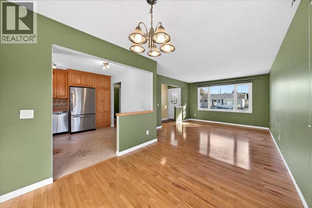 Single Family House Bungalow for Sale in  Pinegrove Close NE Pineridge Calgary 