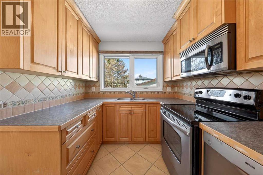 Single Family House Bungalow for Sale in  Pinegrove Close NE Pineridge Calgary 