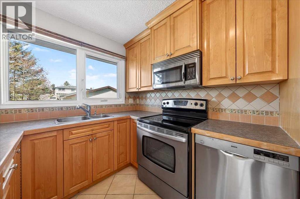 Single Family House Bungalow for Sale in  Pinegrove Close NE Pineridge Calgary 