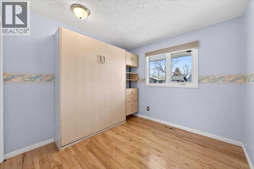 Single Family House Bungalow for Sale in  Pinegrove Close NE Pineridge Calgary 