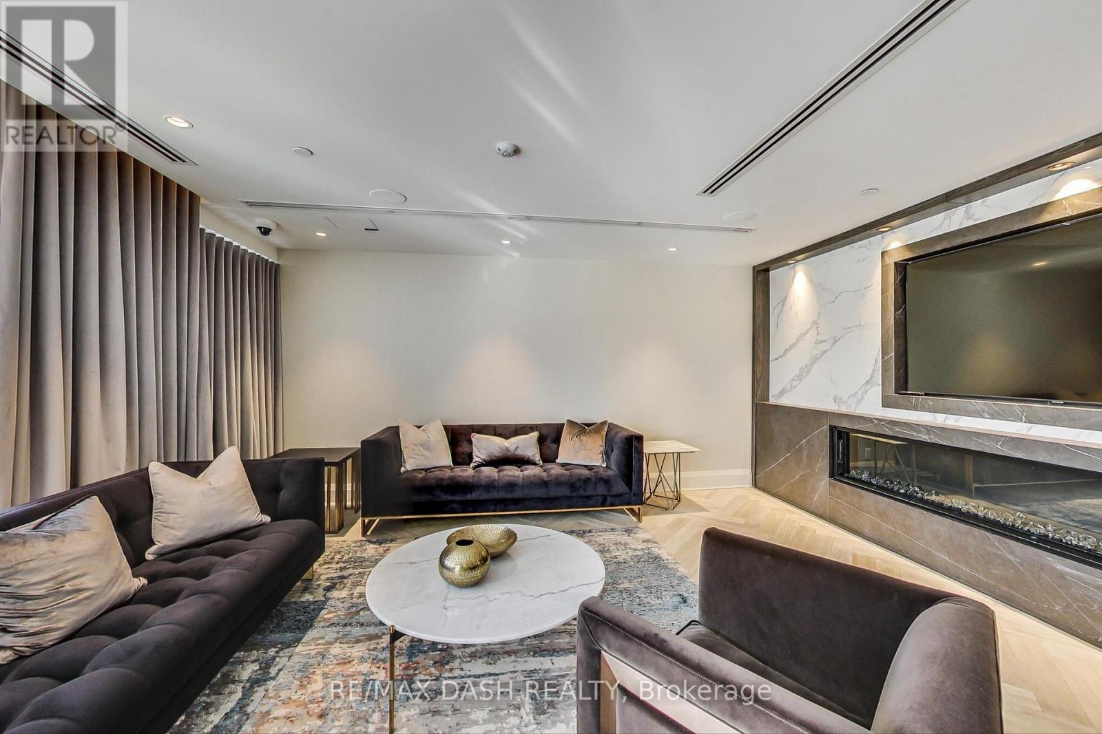 #602 151 AVENUE ROAD - 4
