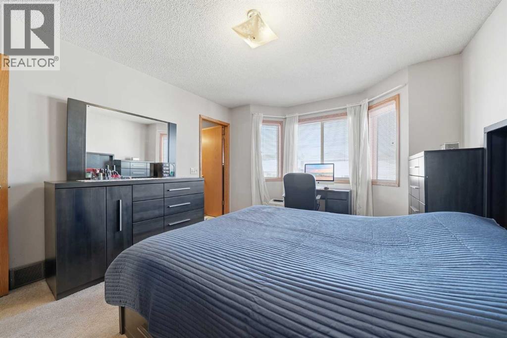 Single Family House 4 Level for Sale in  Catalina Boulevard NE Monterey Park Calgary 