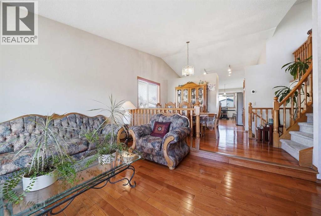 Single Family House 4 Level for Sale in  Catalina Boulevard NE Monterey Park Calgary 