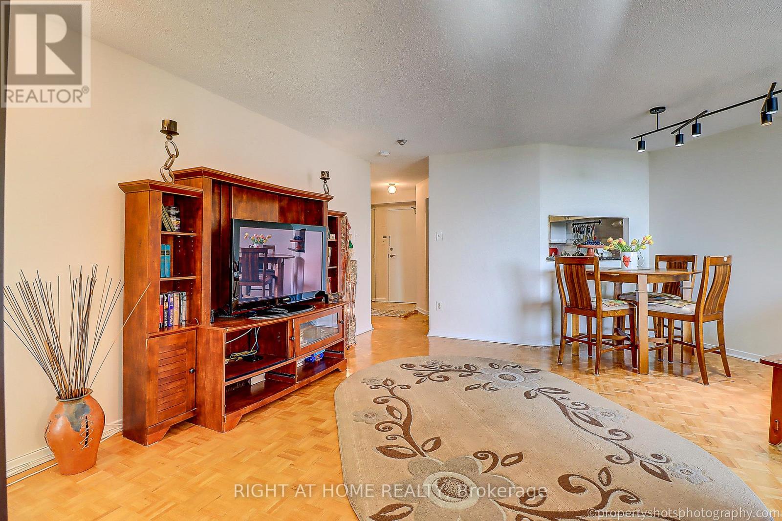 #1703 77 MAITLAND PLACE - 4
