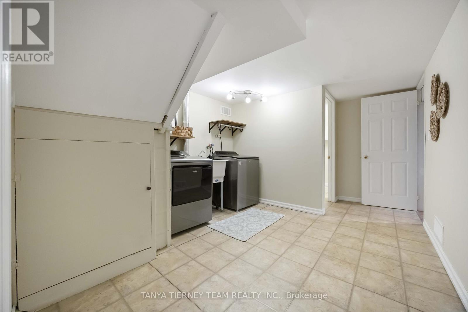 14 FERGUSON AVENUE - 32