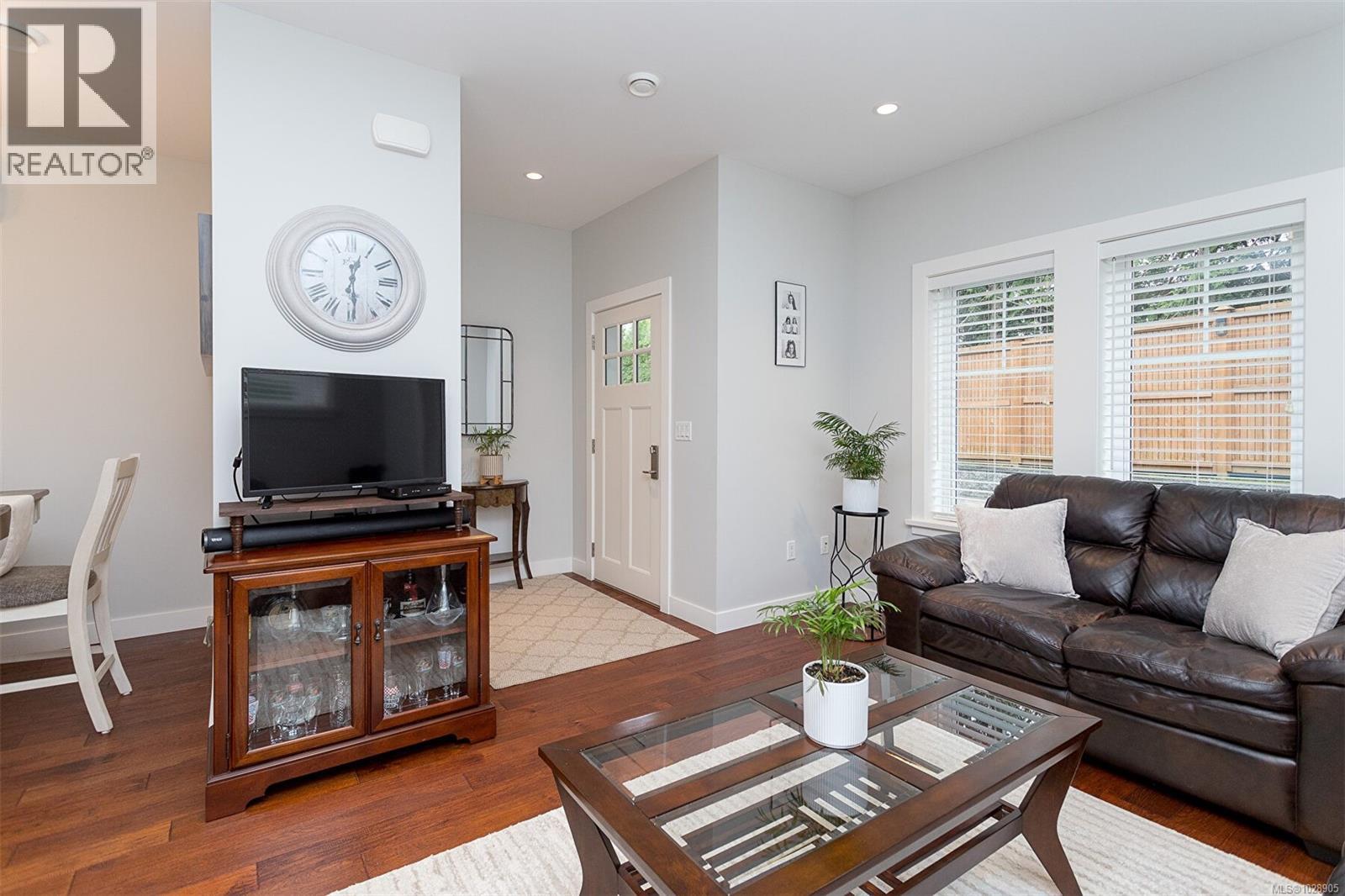 1 10529 McDonald Park Rd, Sidney