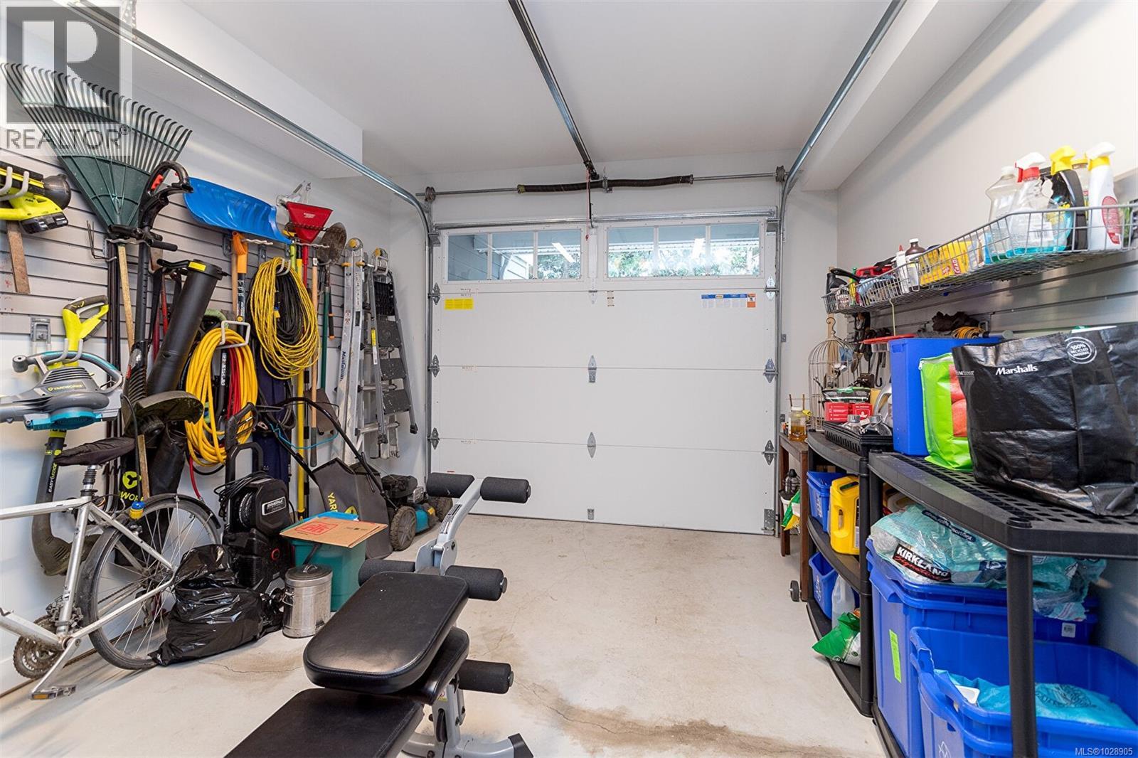 1 10529 McDonald Park Rd, Sidney