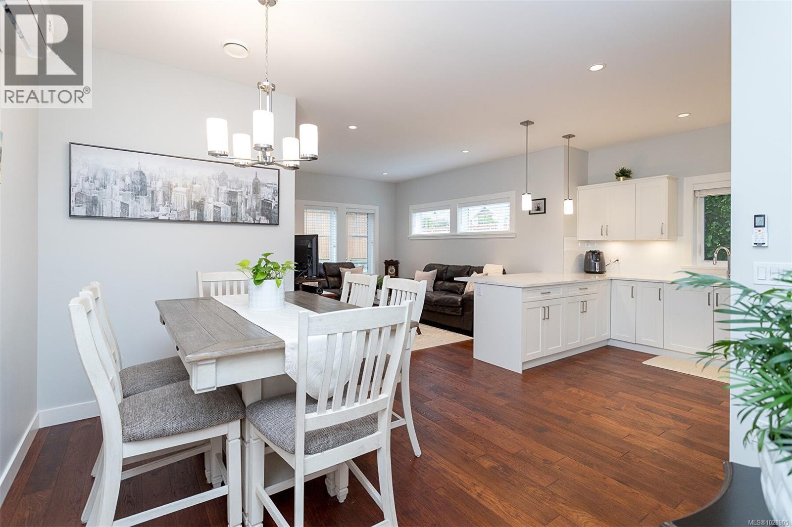 1 10529 McDonald Park Rd, Sidney