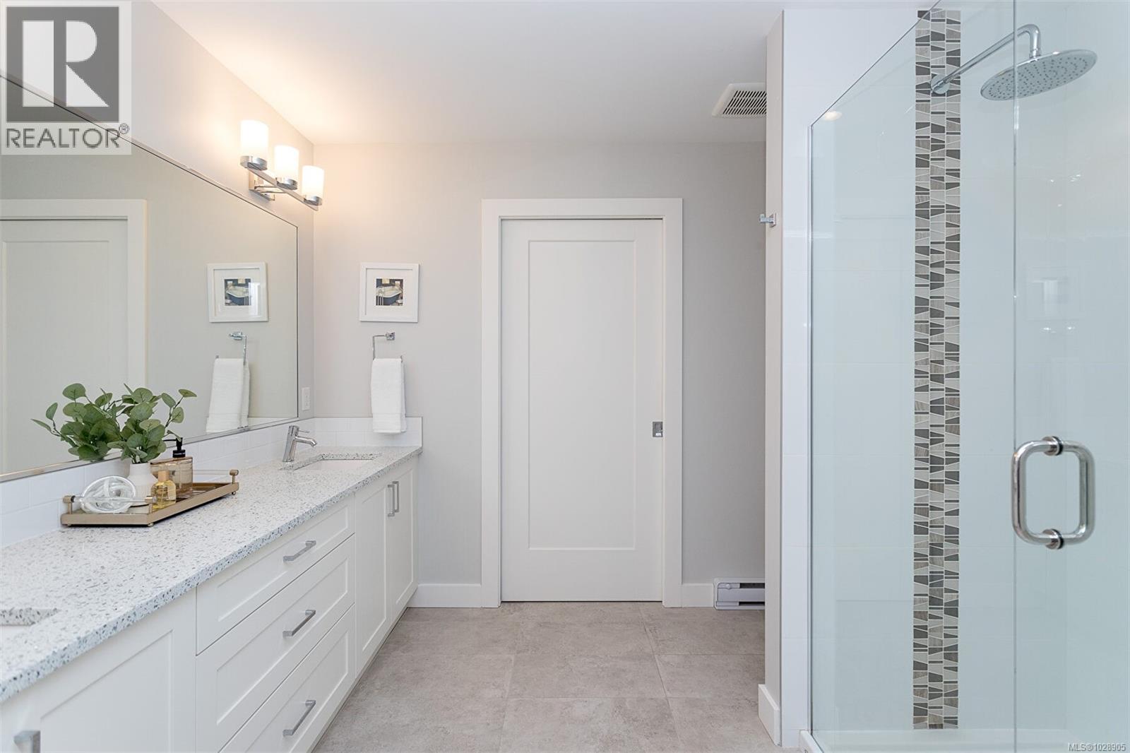 1 10529 McDonald Park Rd, Sidney