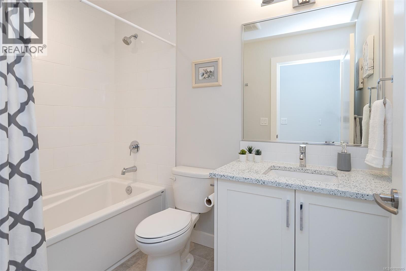 1 10529 McDonald Park Rd, Sidney