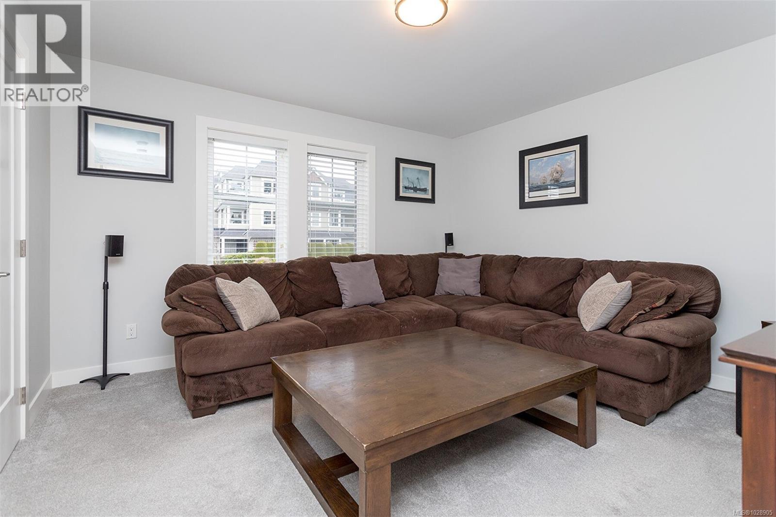 1 10529 McDonald Park Rd, Sidney