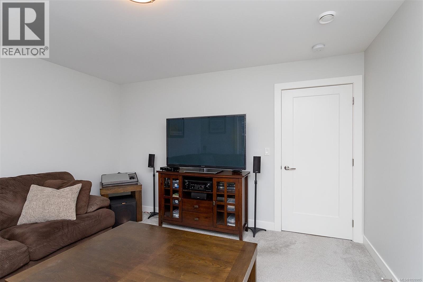 1 10529 McDonald Park Rd, Sidney