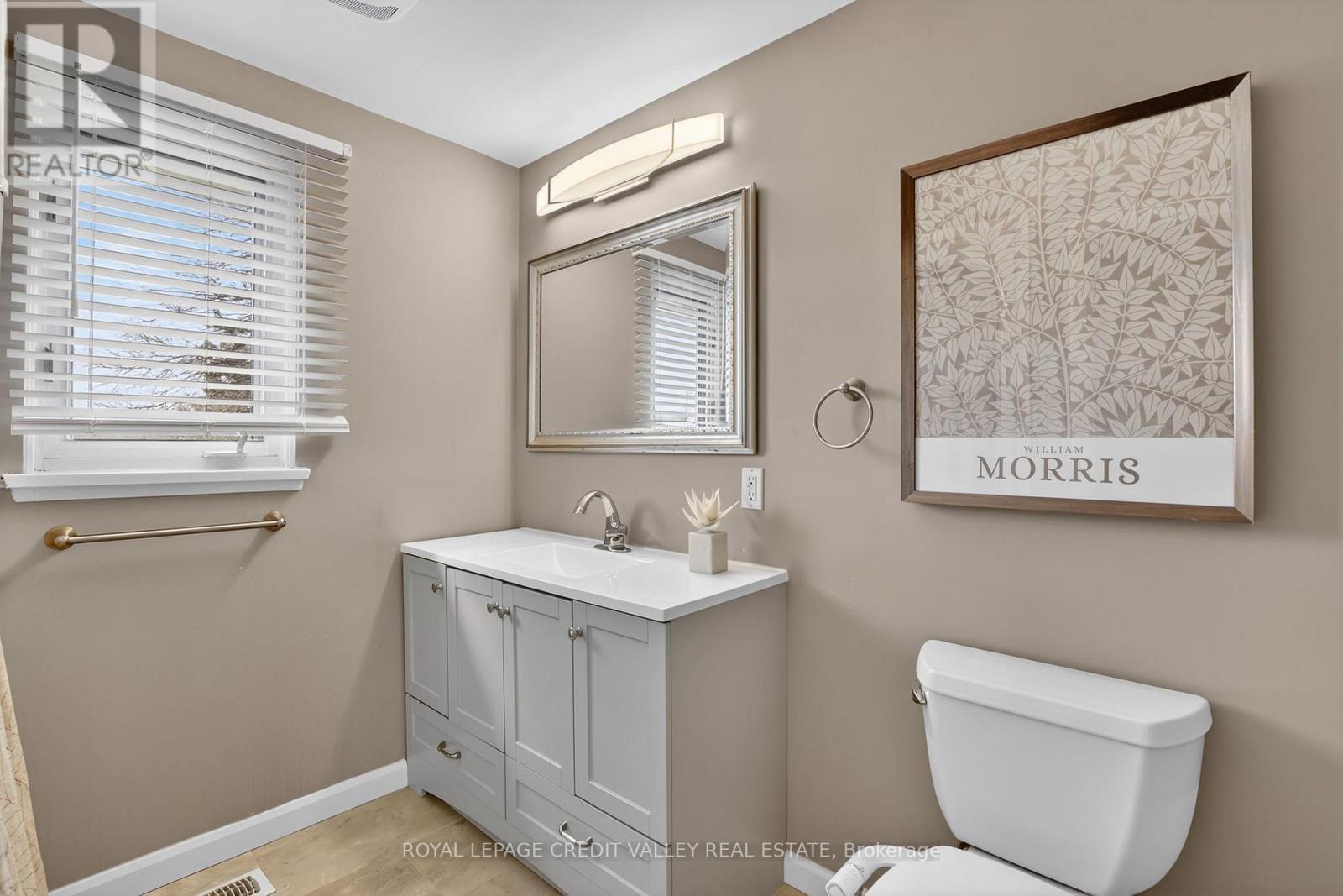41 STAVELEY CRESCENT - 27