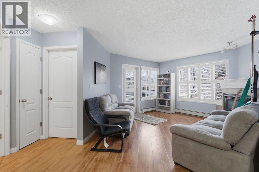 Single Family House for Sale in   Sierra Morena Mews SW Signal Hill Calgary 