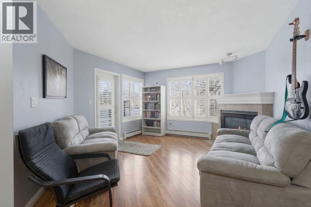 Single Family House for Sale in   Sierra Morena Mews SW Signal Hill Calgary 