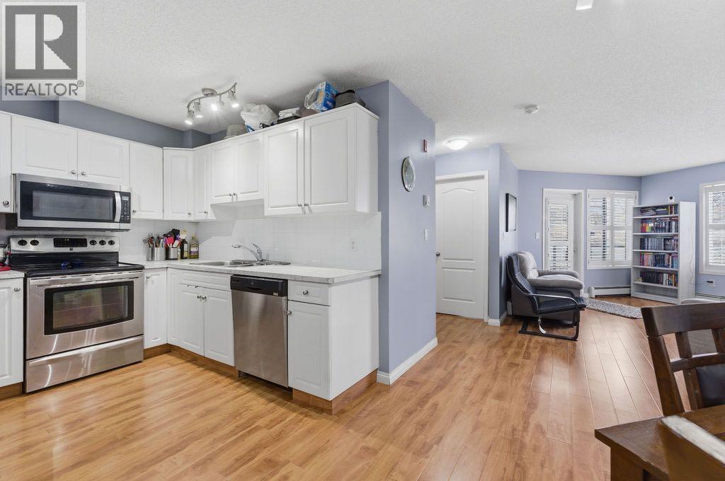 Single Family House for Sale in   Sierra Morena Mews SW Signal Hill Calgary 