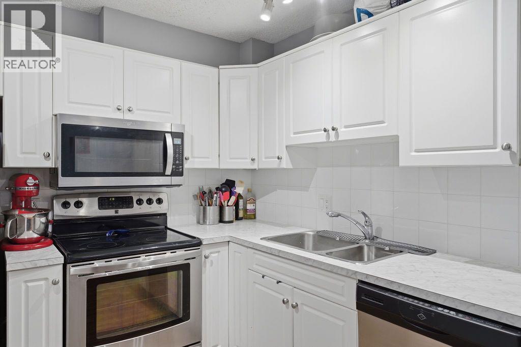 Single Family House for Sale in   Sierra Morena Mews SW Signal Hill Calgary 