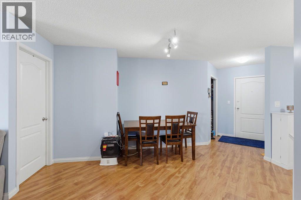 Single Family House for Sale in   Sierra Morena Mews SW Signal Hill Calgary 