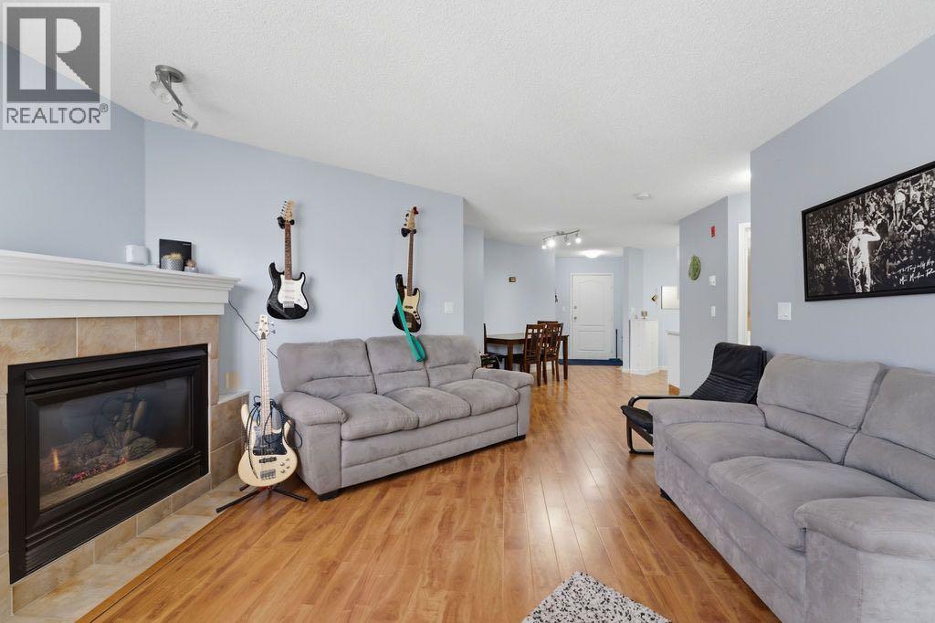 Single Family House for Sale in   Sierra Morena Mews SW Signal Hill Calgary 