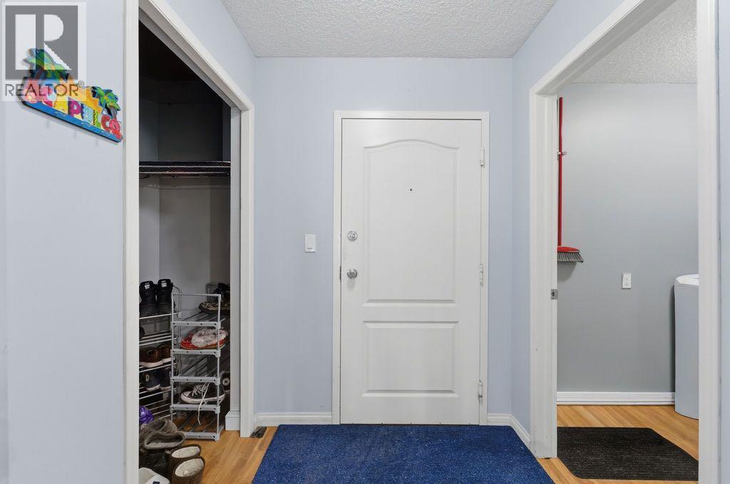 Single Family House for Sale in   Sierra Morena Mews SW Signal Hill Calgary 