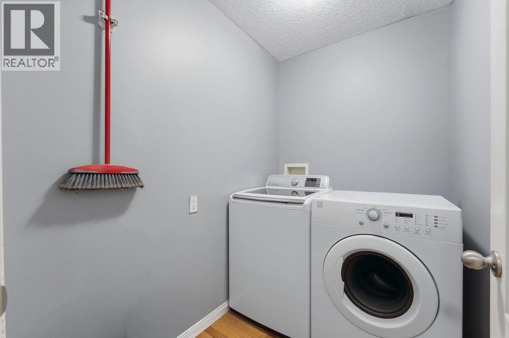 Single Family House for Sale in   Sierra Morena Mews SW Signal Hill Calgary 