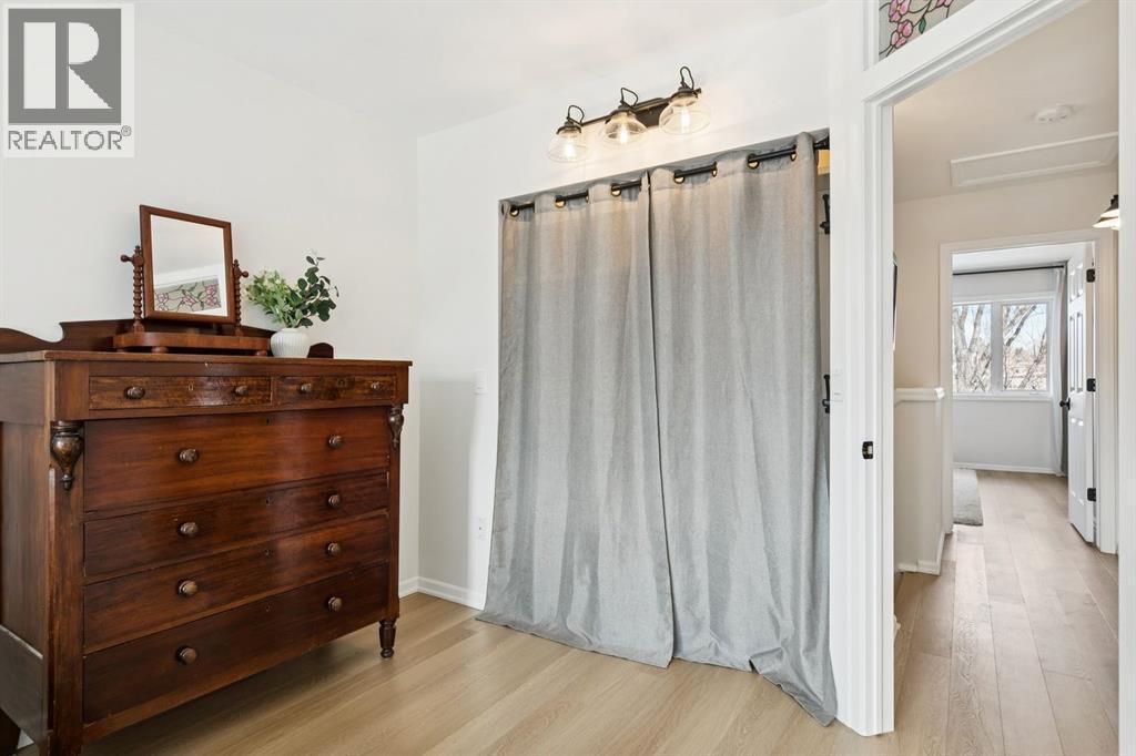 Single Family House for Sale in   Avenue SW Windsor Park Calgary 