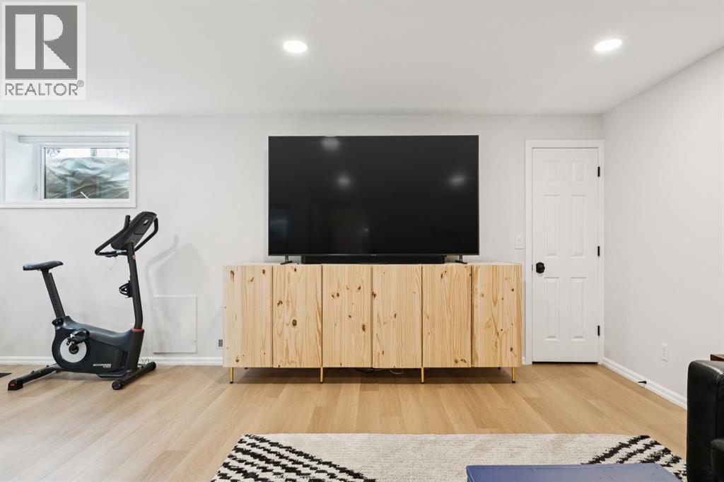 Single Family House for Sale in   Avenue SW Windsor Park Calgary 