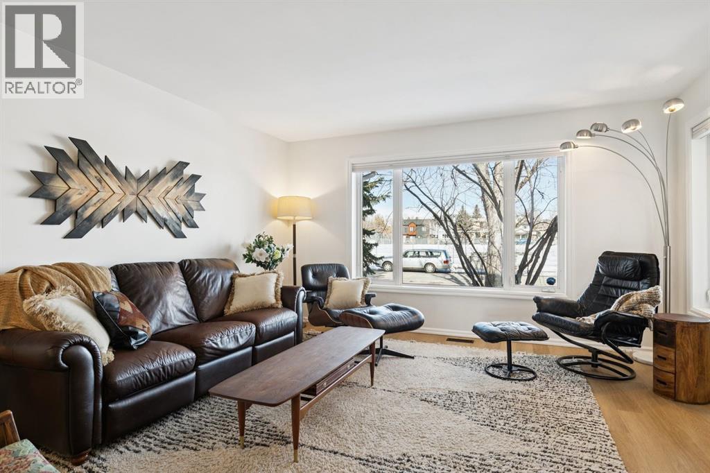 Single Family House for Sale in   Avenue SW Windsor Park Calgary 