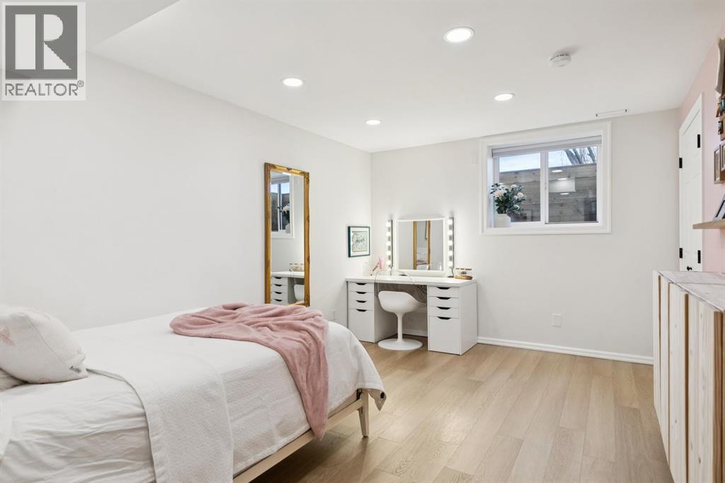 Single Family House for Sale in   Avenue SW Windsor Park Calgary 