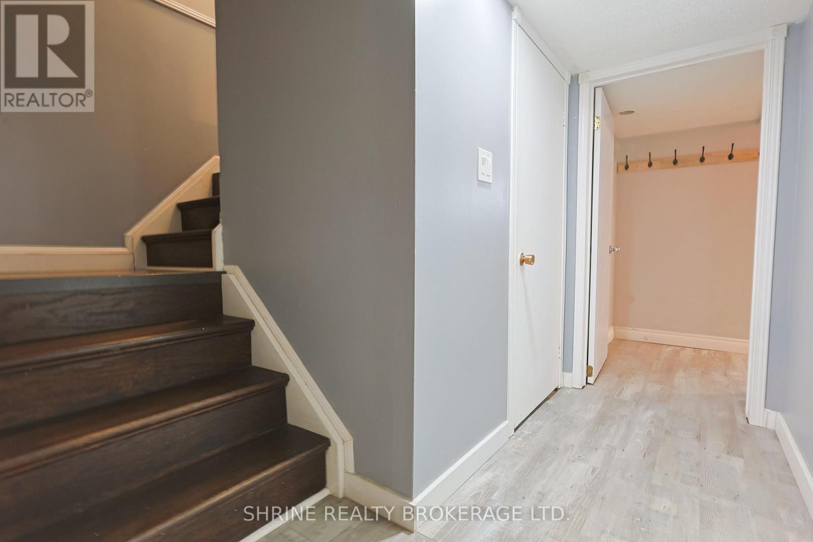 122 ANDOVER DRIVE — photo 32