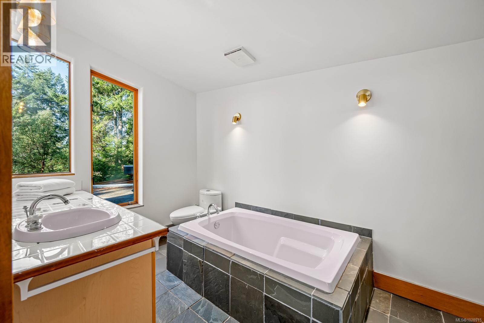 6161 Lacon Rd, Denman Island