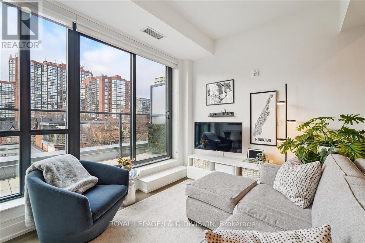 405 - 90 NIAGARA STREET