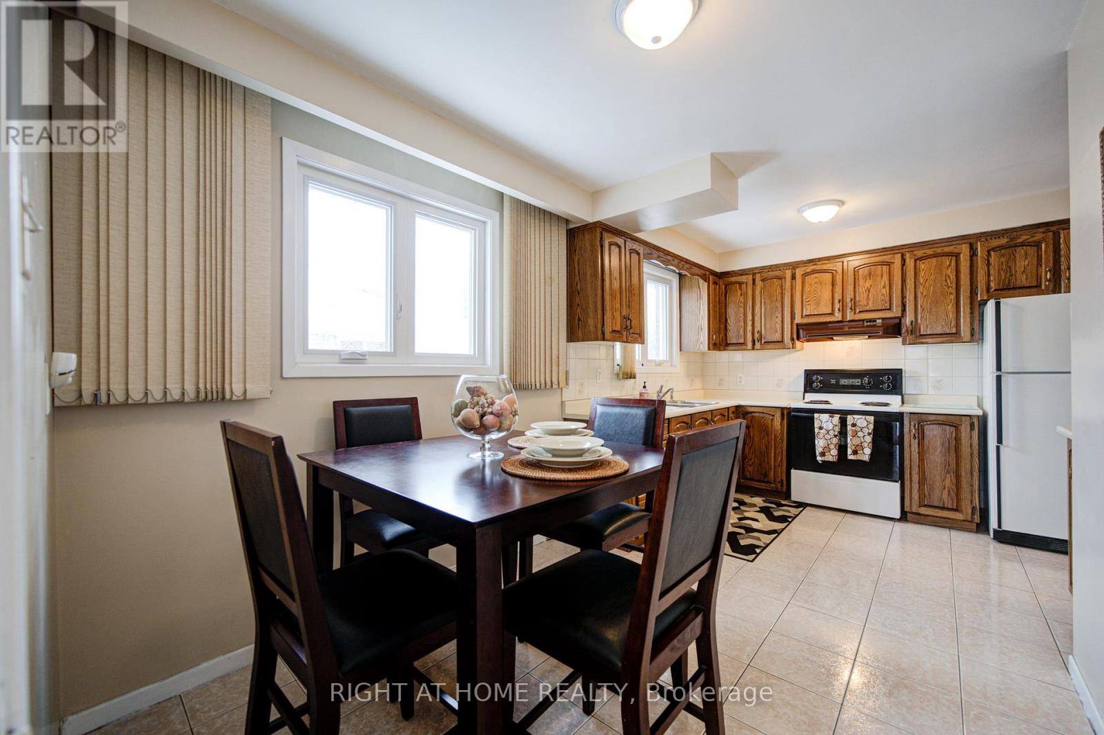 14 CASTLEBURY CRESCENT - 14