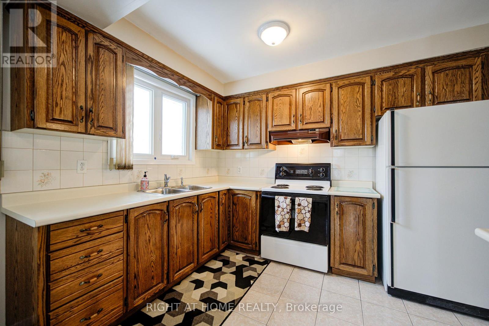 14 CASTLEBURY CRESCENT - 16