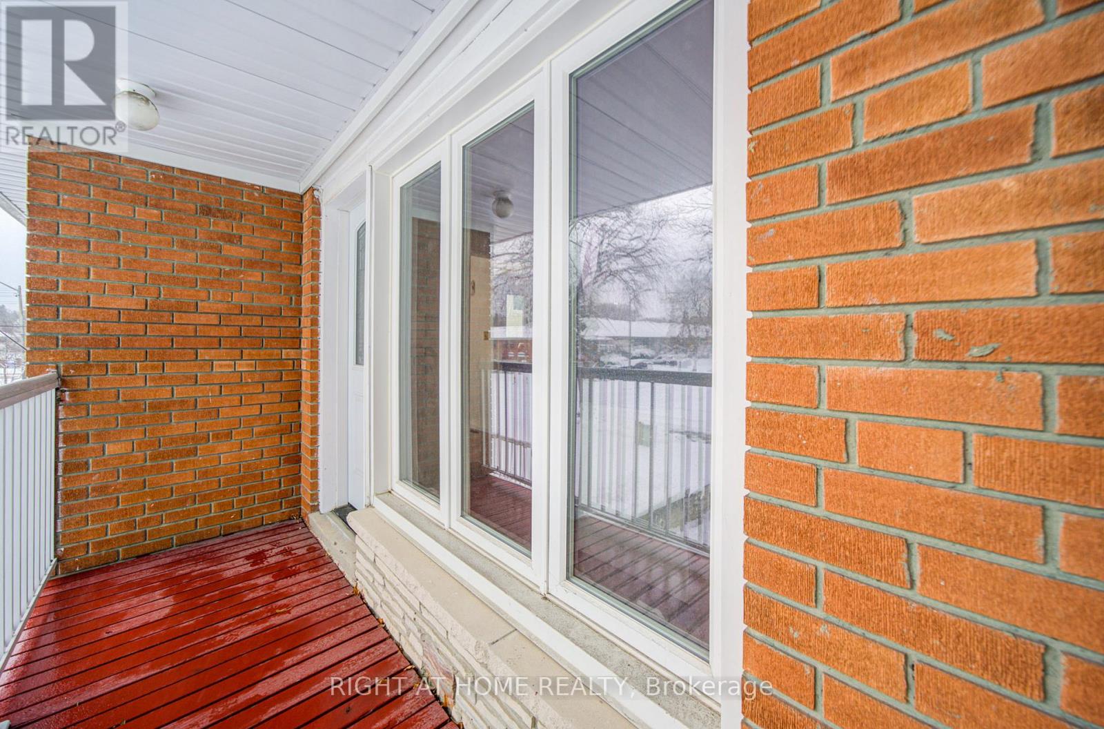 14 CASTLEBURY CRESCENT - 22