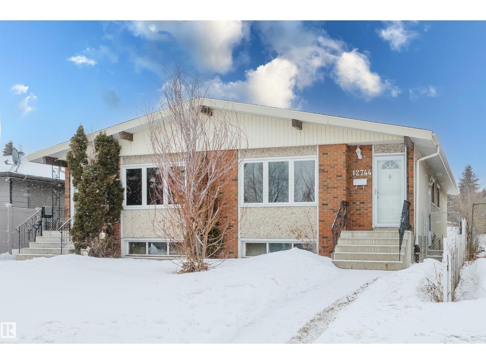 Single Family House Bungalow for Sale in /   ST NW Edmonton 