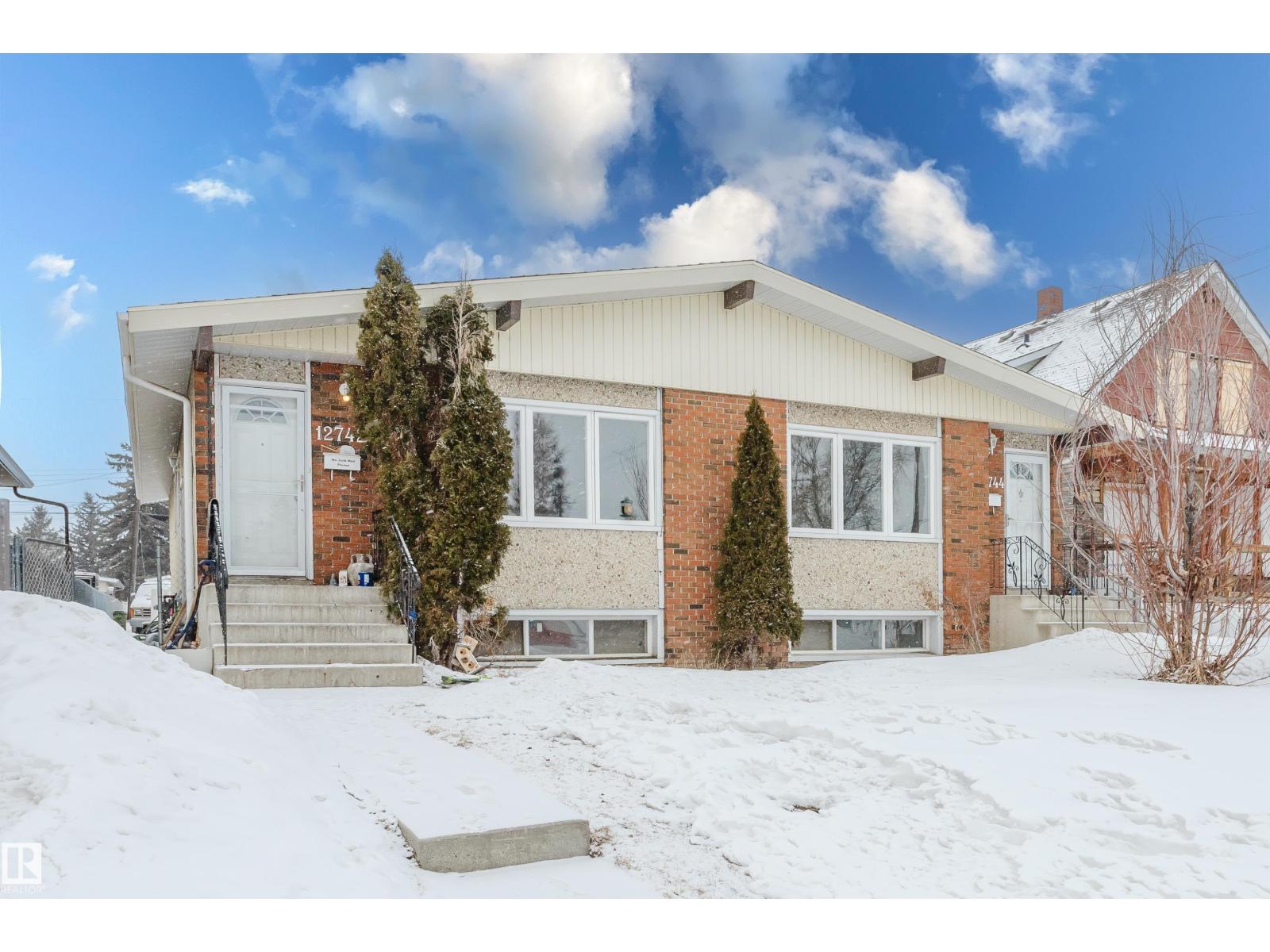 Single Family House Bungalow for Sale in /   ST NW Edmonton 