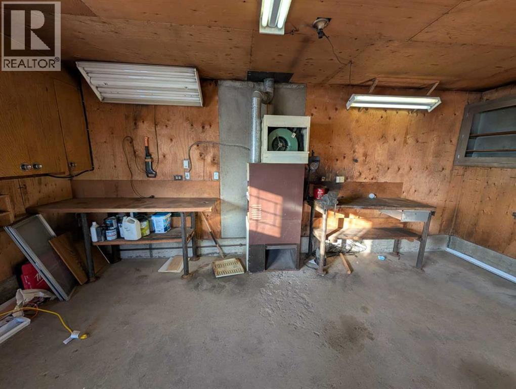 Single Family House for Sale in   Avenue NW Bowness Calgary 