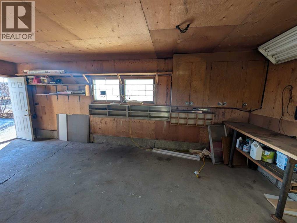 Single Family House for Sale in   Avenue NW Bowness Calgary 