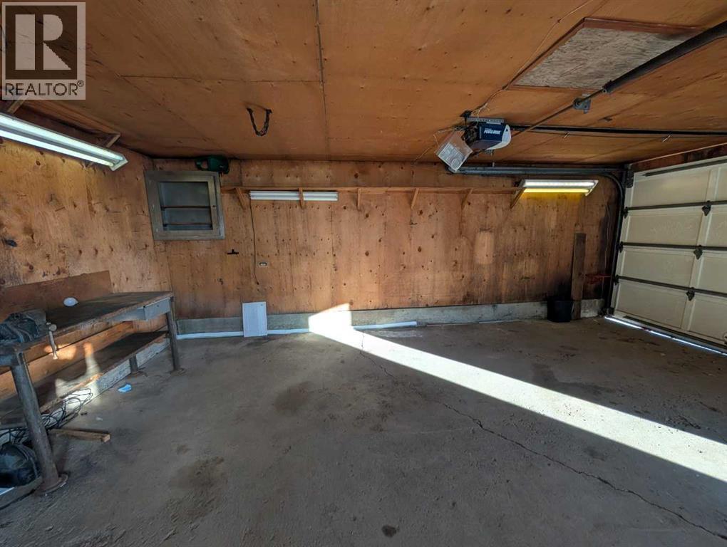 Single Family House for Sale in   Avenue NW Bowness Calgary 