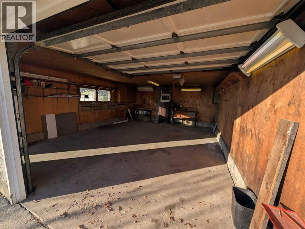 Single Family House for Sale in   Avenue NW Bowness Calgary 