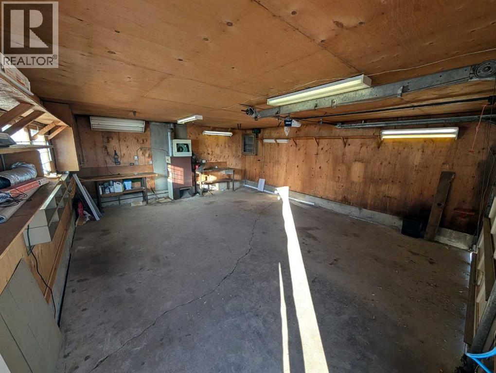 Single Family House for Sale in   Avenue NW Bowness Calgary 