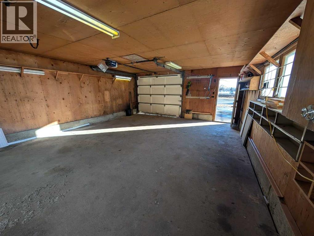 Single Family House for Sale in   Avenue NW Bowness Calgary 