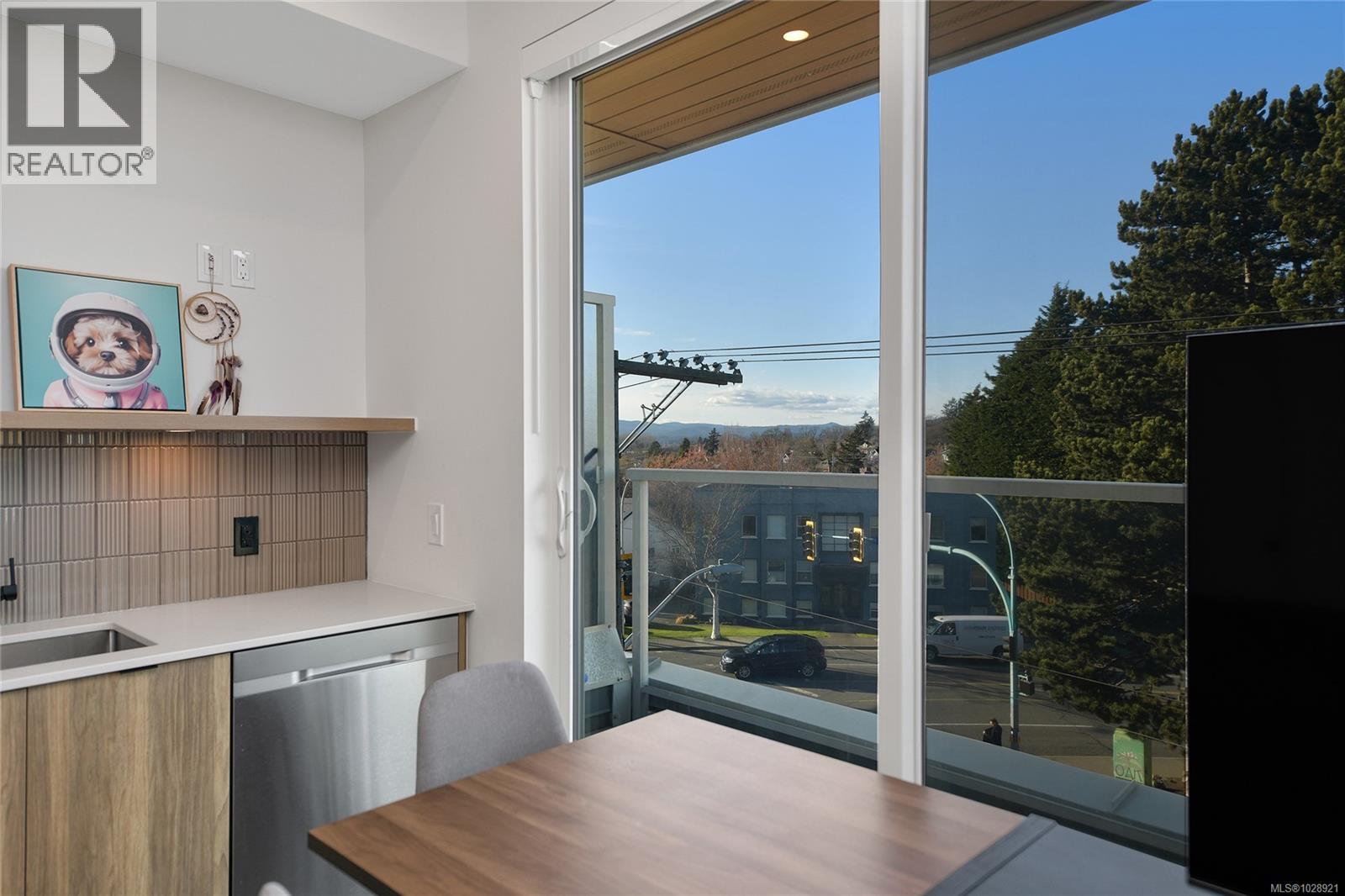 406 1301 Hillside Ave, Victoria