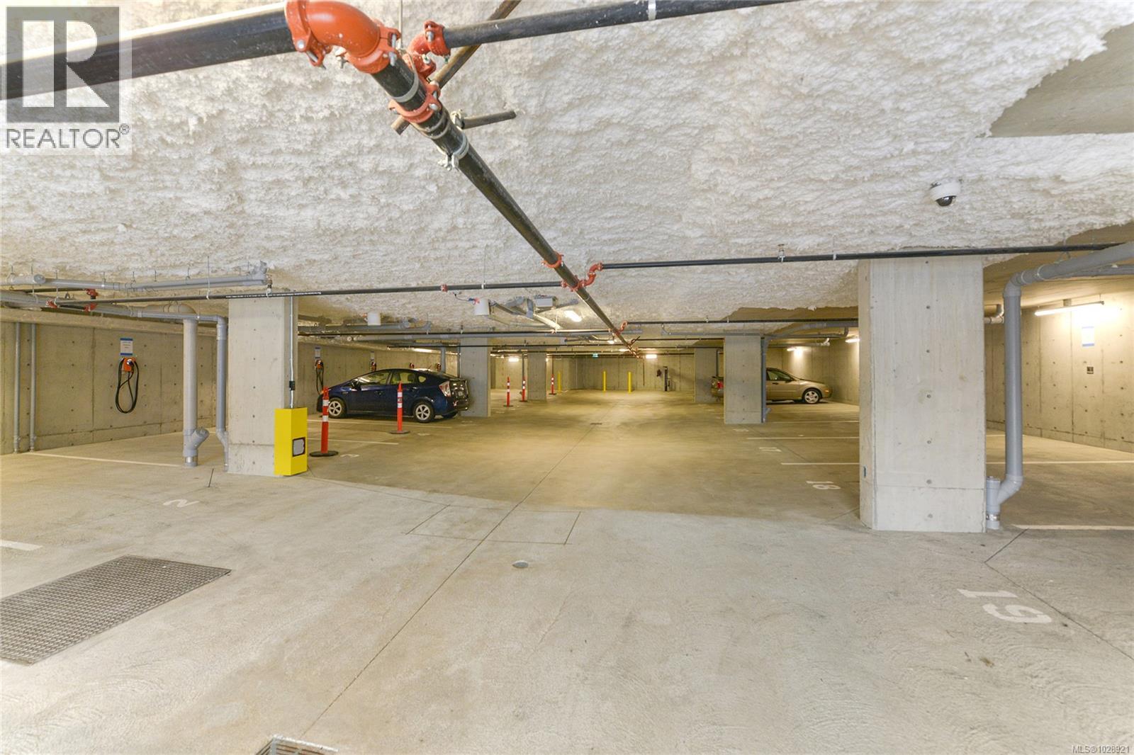 406 1301 Hillside Ave, Victoria